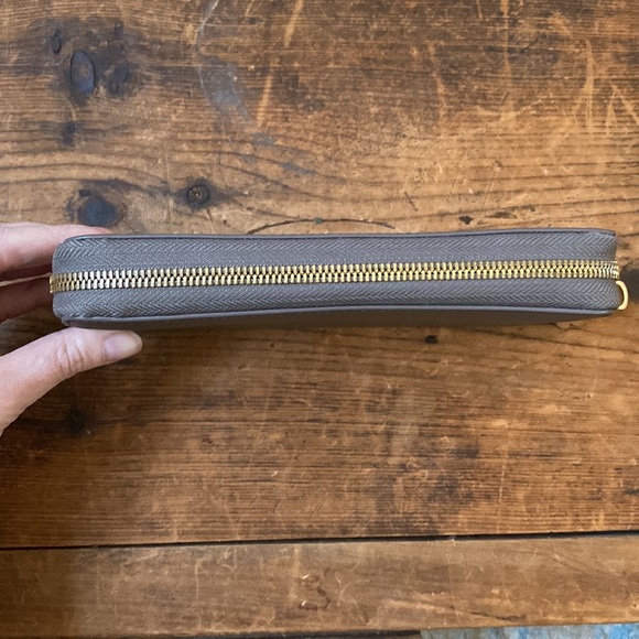 Zac Zac Posen Eartha Checkbook Zip Around Wallet - Taupe with Flowers Zippy - Picture 5 of 12